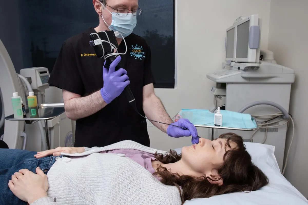 Dr. Robert Groysman performing an in-clinic procedure at the COVID Institute